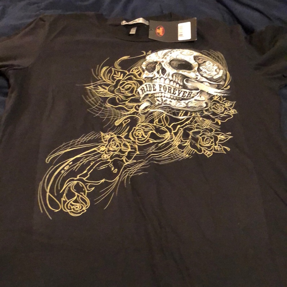 Skull tee